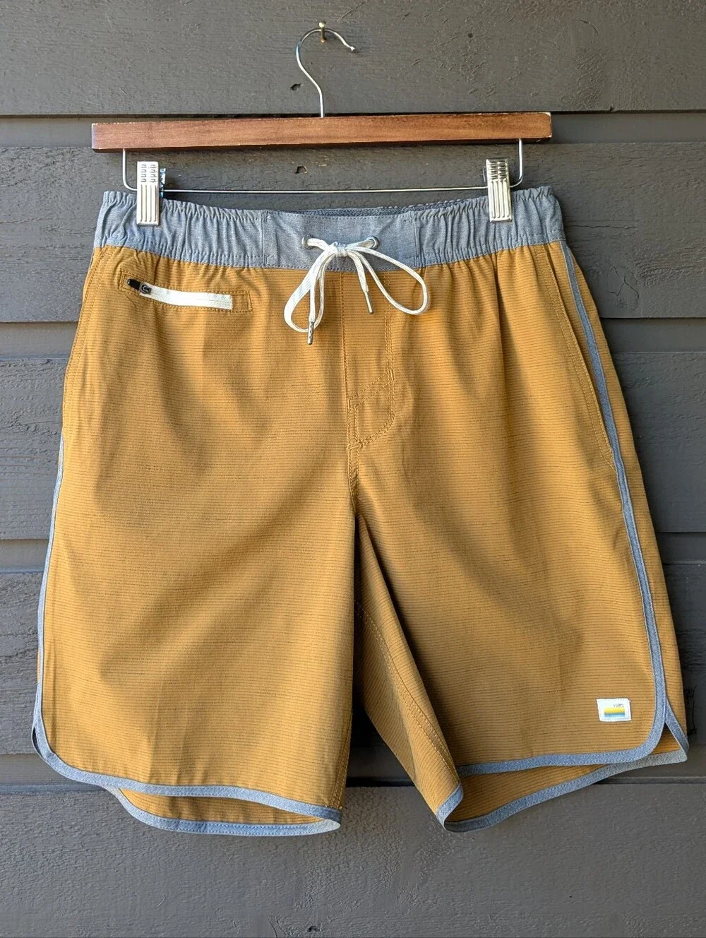 NWOT Vuori Banks Short Unlined 7